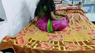 Bengali Hot Bhabi Homemade body massage vegitable putting in pussy Video